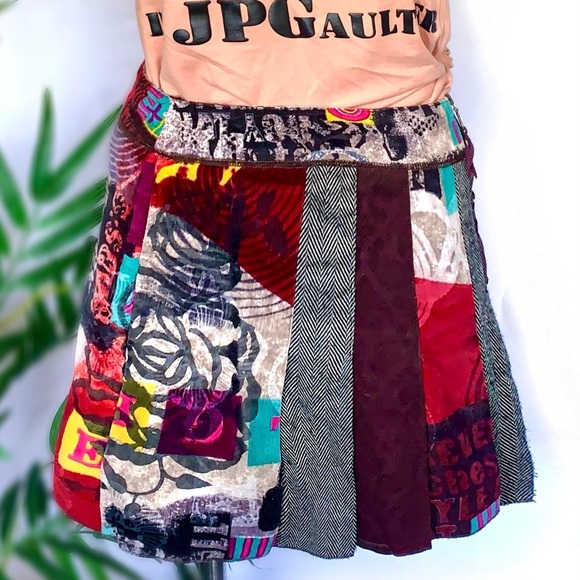 p l e a t :: Unique Bold Multimedia Pleated Mini Skirt Tweed Velvet - Picture 2 of 15